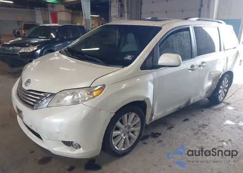 2011 Toyota Sienna Limited z USA, uszkodzony, nr VIN 5TDDK3DCXBS005286